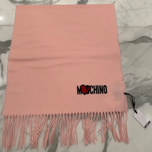 Moschino Accessories - 🤞Potential Restock🤞❤️5 ⭐️ ❤️Moschino Heart Scarf